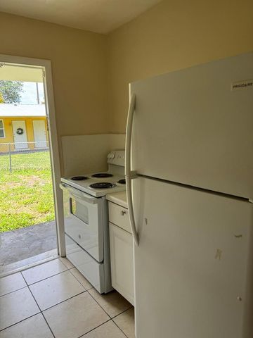 151 NW 164th St, Miami, FL 33169