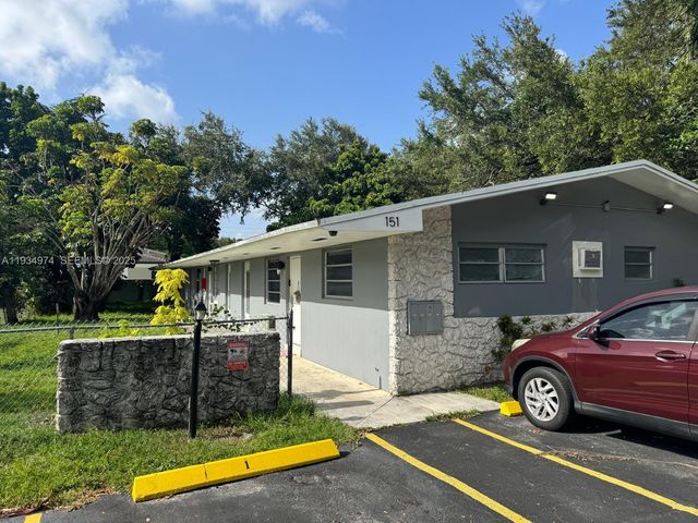 151 NW 164th St, Miami, FL 33169
