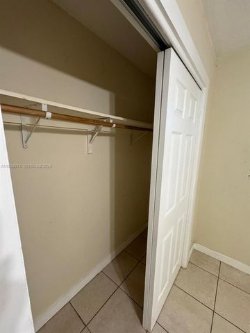 151 NW 164th St, Miami, FL 33169