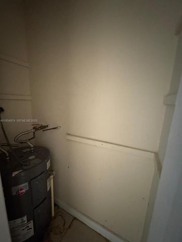 151 NW 164th St, Miami, FL 33169