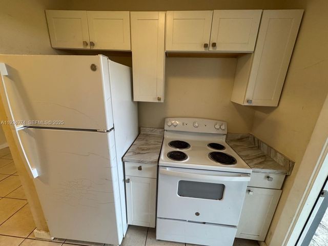 151 NW 164th St, Miami, FL 33169