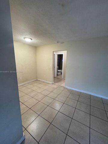 151 NW 164th St, Miami, FL 33169