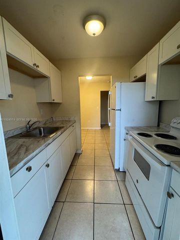 151 NW 164th St, Miami, FL 33169