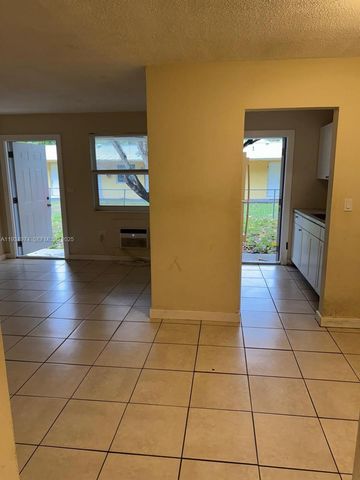 151 NW 164th St, Miami, FL 33169