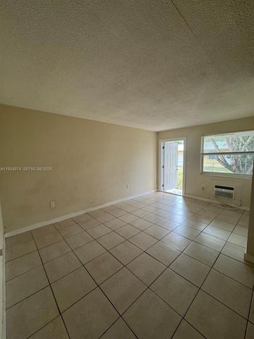 151 NW 164th St, Miami, FL 33169