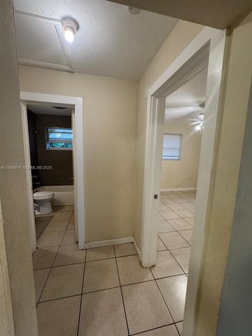 151 NW 164th St, Miami, FL 33169