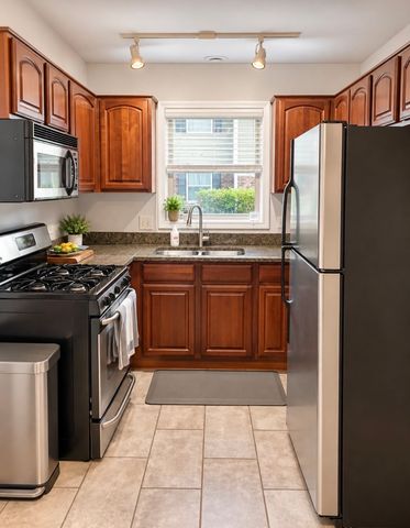 1517 Raymond Drive 103, Naperville, IL 60563