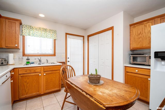 2122 W JUBILEE Lane, Dunlap, IL 61525