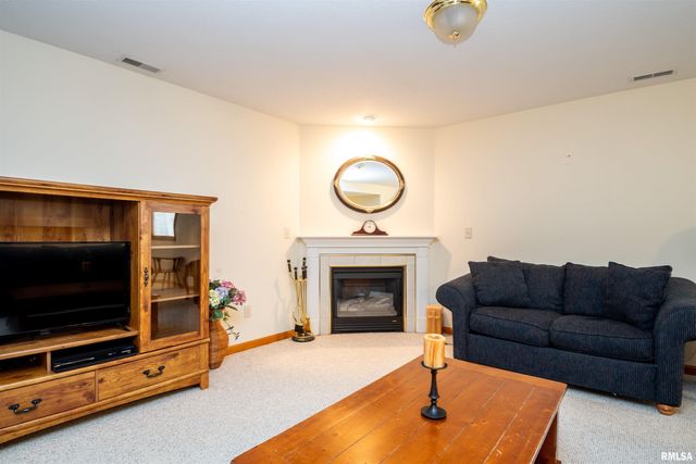 2122 W JUBILEE Lane, Dunlap, IL 61525