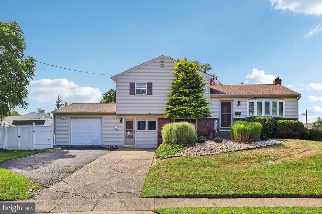 237 FRONT ST, Mount Holly, NJ 08060
