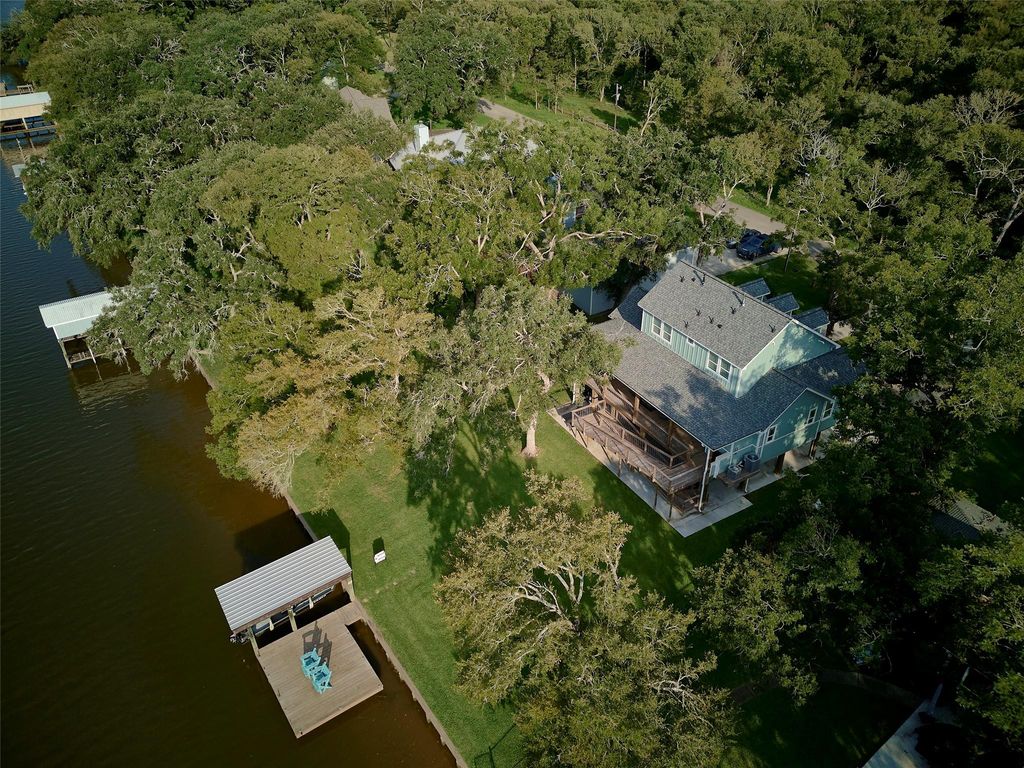 431 Private Road 652, Sargent, TX 77414