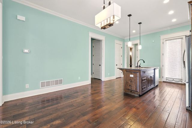10910 Kings Crown Dr, Prospect, KY 40059