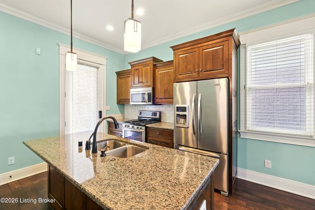 10910 Kings Crown Dr, Prospect, KY 40059