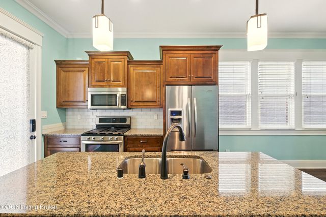 10910 Kings Crown Dr, Prospect, KY 40059