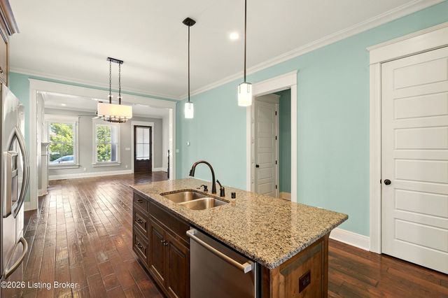 10910 Kings Crown Dr, Prospect, KY 40059