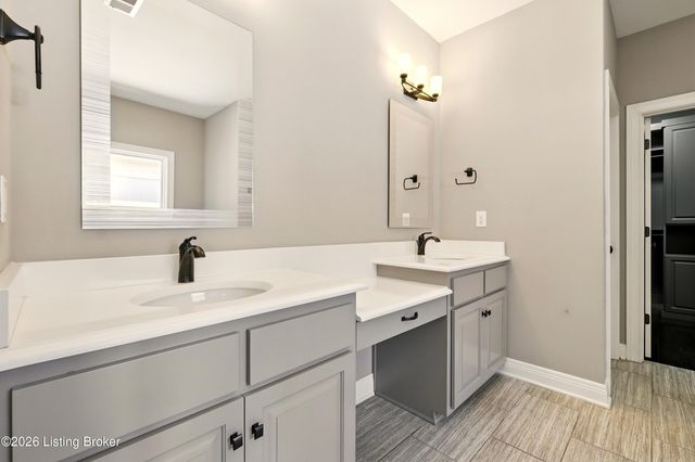 10910 Kings Crown Dr, Prospect, KY 40059