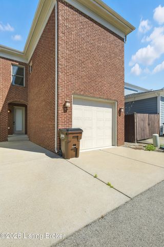 10910 Kings Crown Dr, Prospect, KY 40059