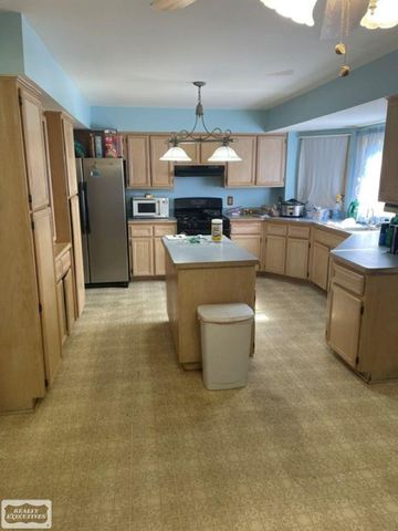 52811 Kelly Street, Macomb Twp, MI 48042