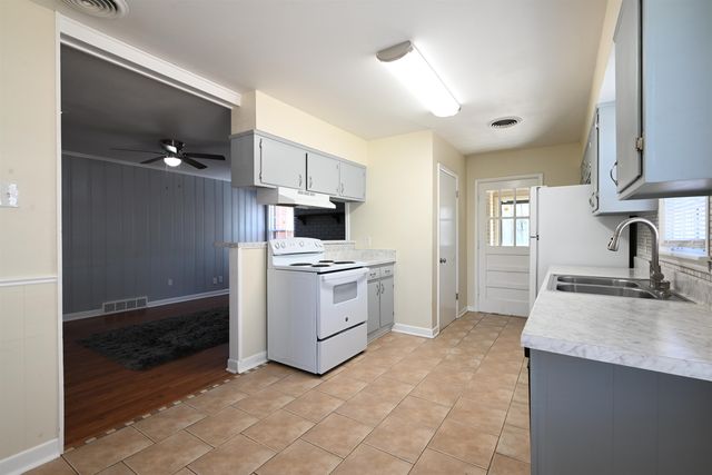 5585 MILFORD RD, Memphis, TN 38120