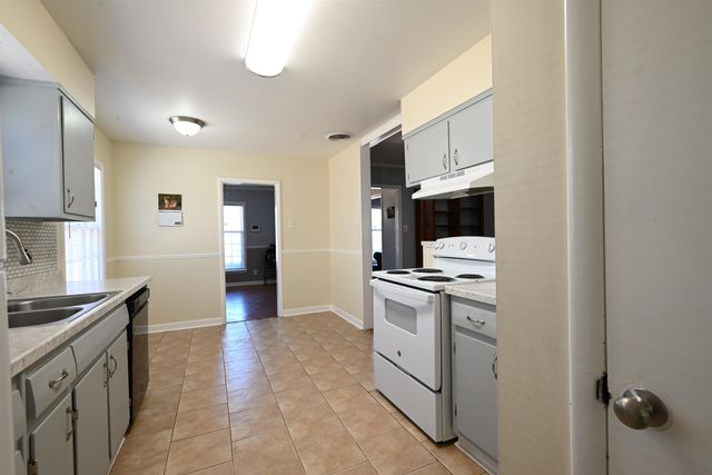 5585 MILFORD RD, Memphis, TN 38120