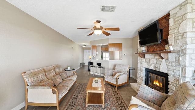 1226 Cougar Dr Apt 15, Canyon Lake, TX 78133