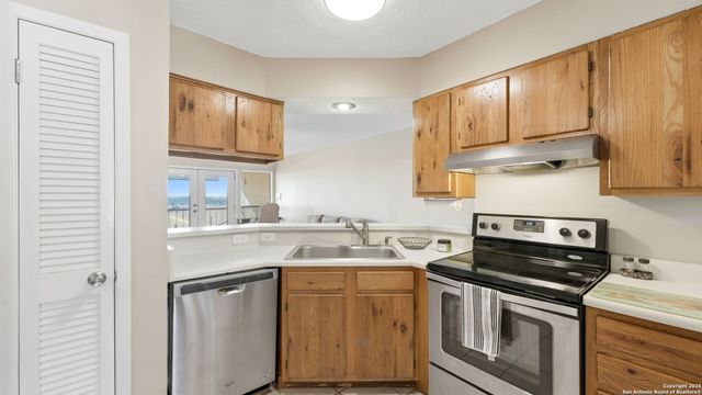 1226 Cougar Dr Apt 15, Canyon Lake, TX 78133