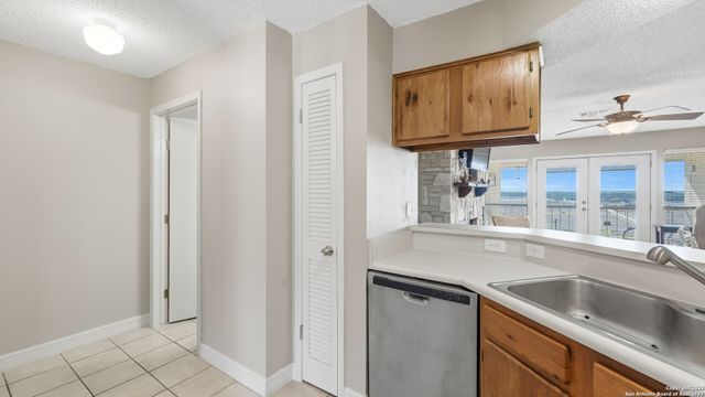 1226 Cougar Dr Apt 15, Canyon Lake, TX 78133