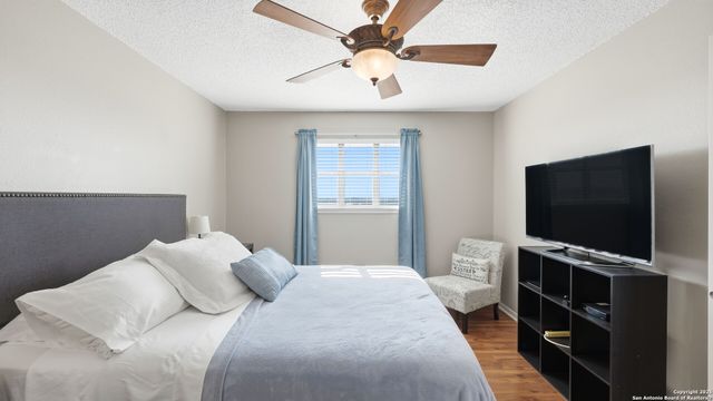 1226 Cougar Dr Apt 15, Canyon Lake, TX 78133