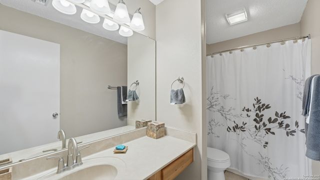 1226 Cougar Dr Apt 15, Canyon Lake, TX 78133