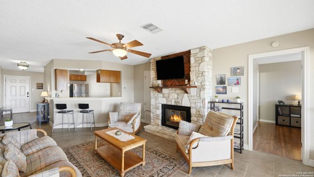 1226 Cougar Dr Apt 15, Canyon Lake, TX 78133