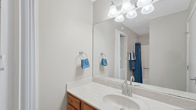 1226 Cougar Dr Apt 15, Canyon Lake, TX 78133