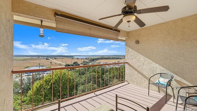 1226 Cougar Dr Apt 15, Canyon Lake, TX 78133