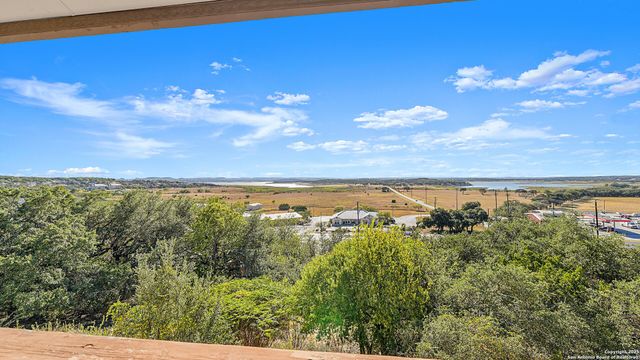 1226 Cougar Dr Apt 15, Canyon Lake, TX 78133