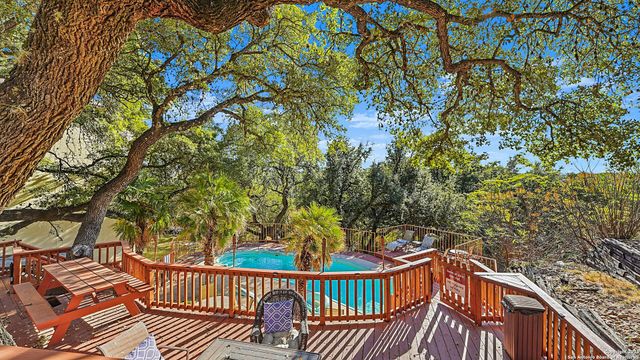 1226 Cougar Dr Apt 15, Canyon Lake, TX 78133