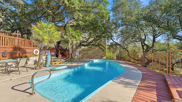 1226 Cougar Dr Apt 15, Canyon Lake, TX 78133