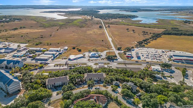 1226 Cougar Dr Apt 15, Canyon Lake, TX 78133