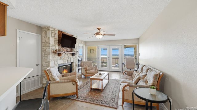 1226 Cougar Dr Apt 15, Canyon Lake, TX 78133