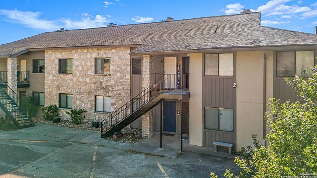 1226 Cougar Dr Apt 15, Canyon Lake, TX 78133