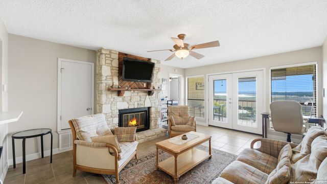 1226 Cougar Dr Apt 15, Canyon Lake, TX 78133