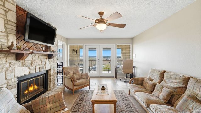 1226 Cougar Dr Apt 15, Canyon Lake, TX 78133