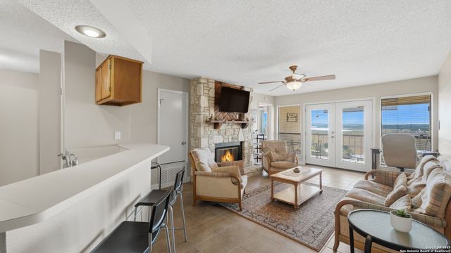 1226 Cougar Dr Apt 15, Canyon Lake, TX 78133