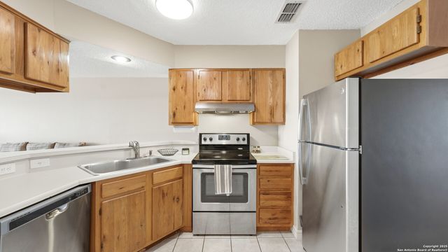 1226 Cougar Dr Apt 15, Canyon Lake, TX 78133