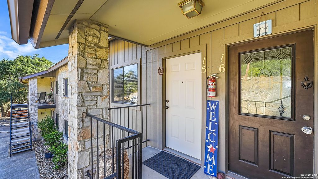 1226 Cougar Dr Apt 15, Canyon Lake, TX 78133