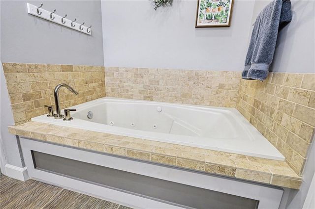 1923 NE 104th Terrace, Kansas City, MO 64155