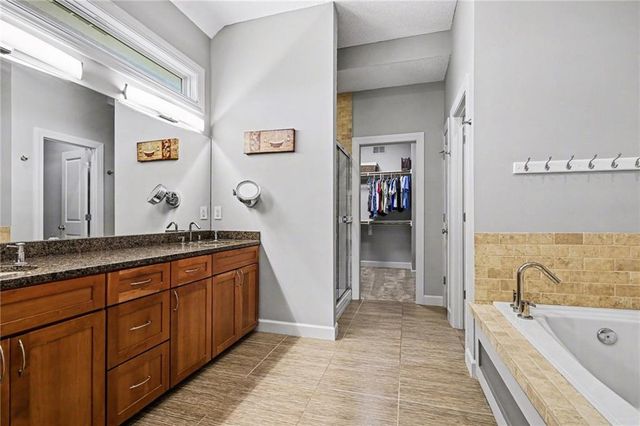 1923 NE 104th Terrace, Kansas City, MO 64155