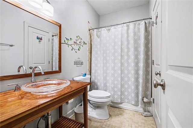 1923 NE 104th Terrace, Kansas City, MO 64155
