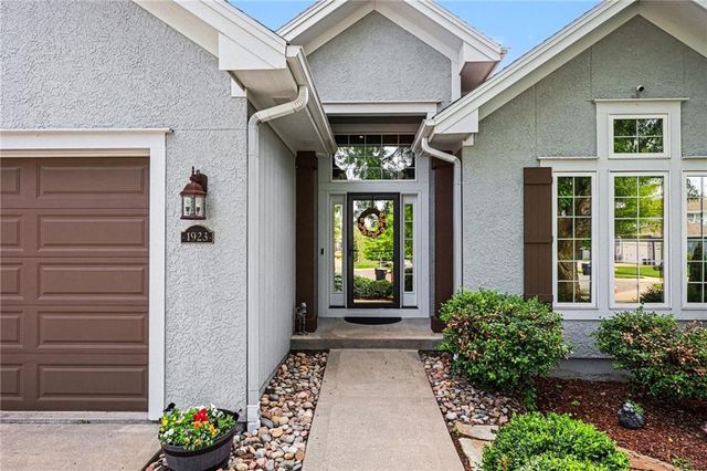 1923 NE 104th Terrace, Kansas City, MO 64155