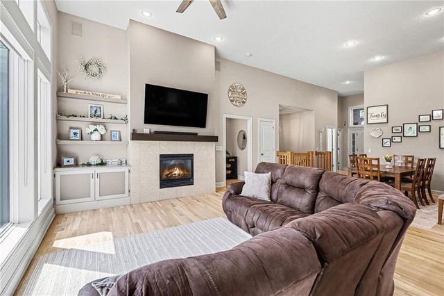 1923 NE 104th Terrace, Kansas City, MO 64155