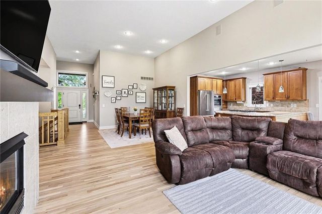 1923 NE 104th Terrace, Kansas City, MO 64155