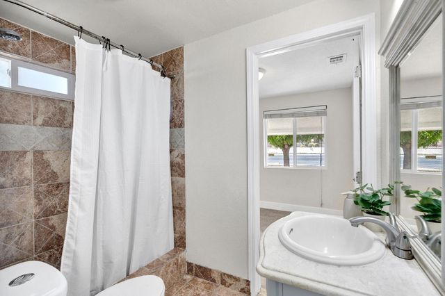 13583 E Parlier Avenue, Parlier, CA 93648